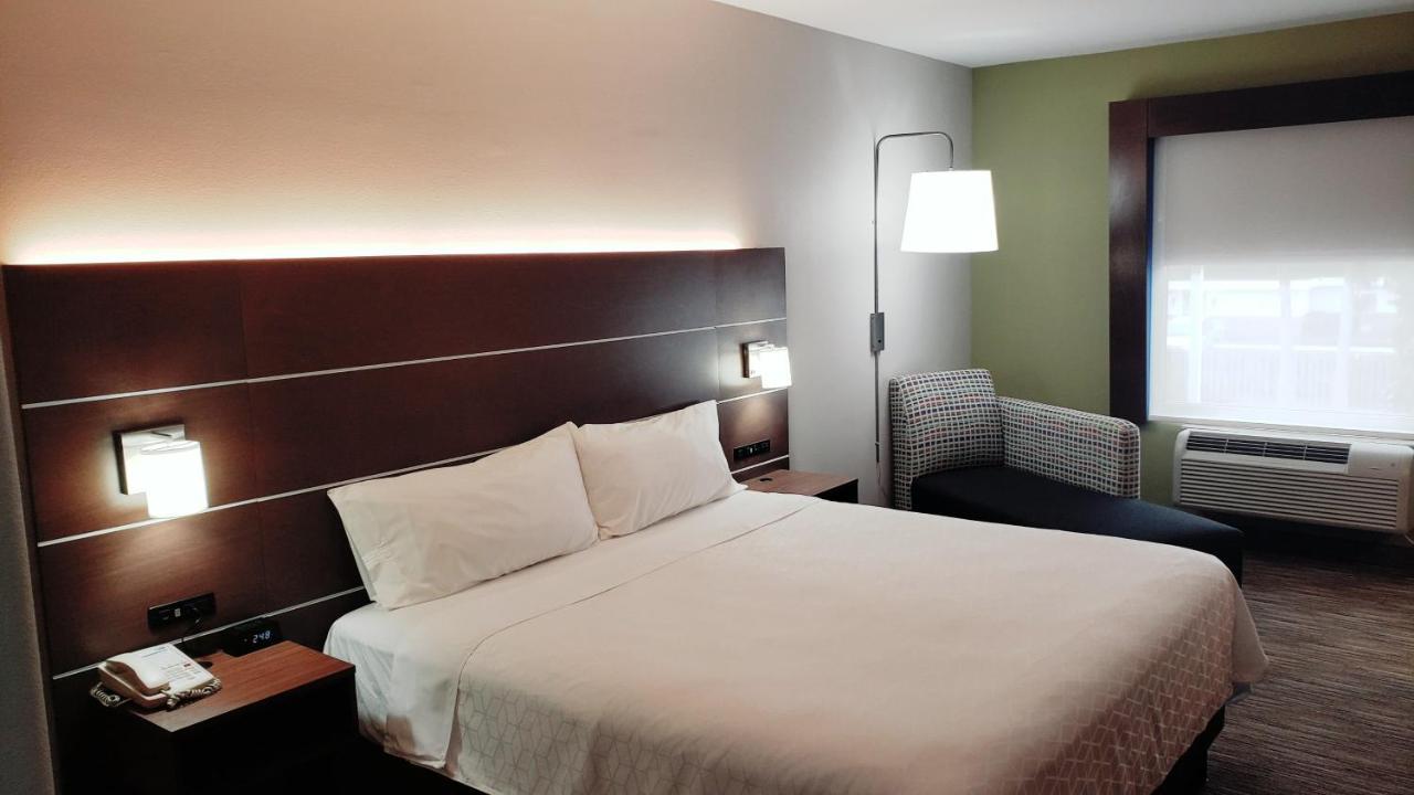 Holiday Inn Express Hotel And Suites Weslaco By Ihg Exterior foto