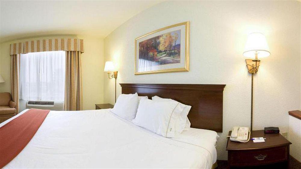 Holiday Inn Express Hotel And Suites Weslaco By Ihg Exterior foto