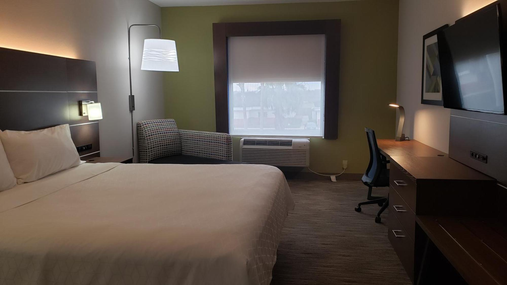 Holiday Inn Express Hotel And Suites Weslaco By Ihg Exterior foto