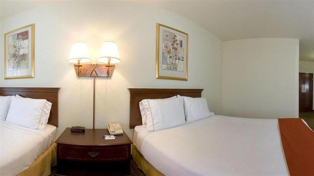 Holiday Inn Express Hotel And Suites Weslaco By Ihg Exterior foto