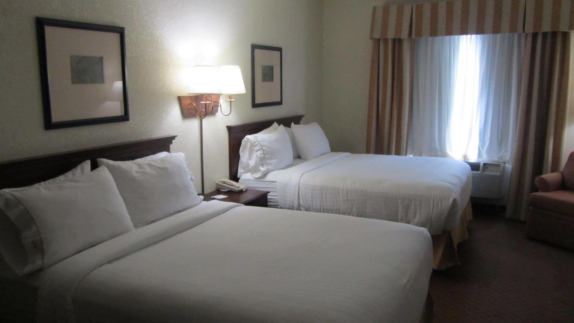 Holiday Inn Express Hotel And Suites Weslaco By Ihg Exterior foto
