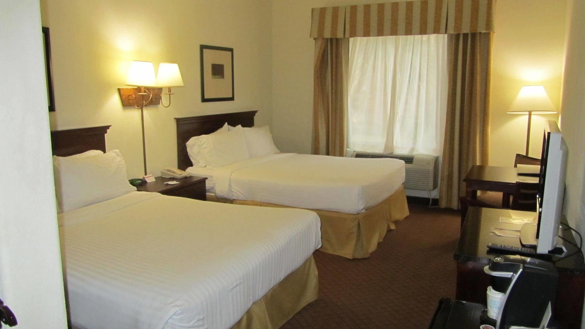 Holiday Inn Express Hotel And Suites Weslaco By Ihg Exterior foto