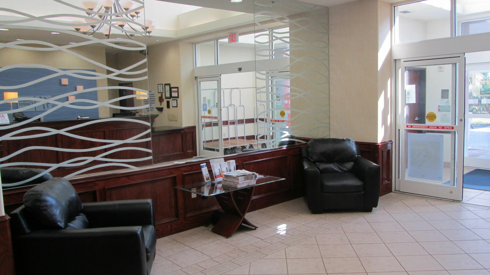 Holiday Inn Express Hotel And Suites Weslaco By Ihg Exterior foto