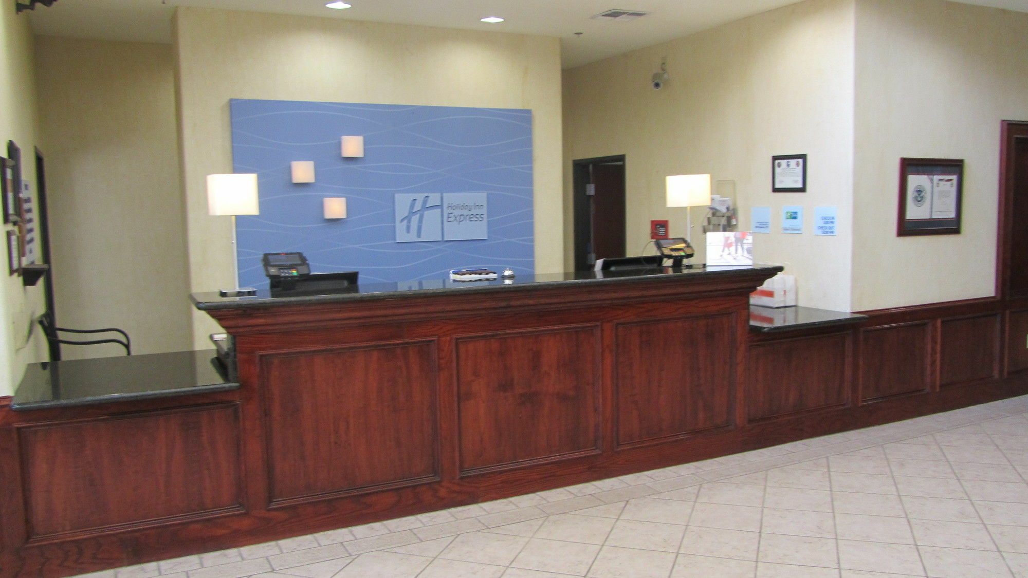 Holiday Inn Express Hotel And Suites Weslaco By Ihg Exterior foto