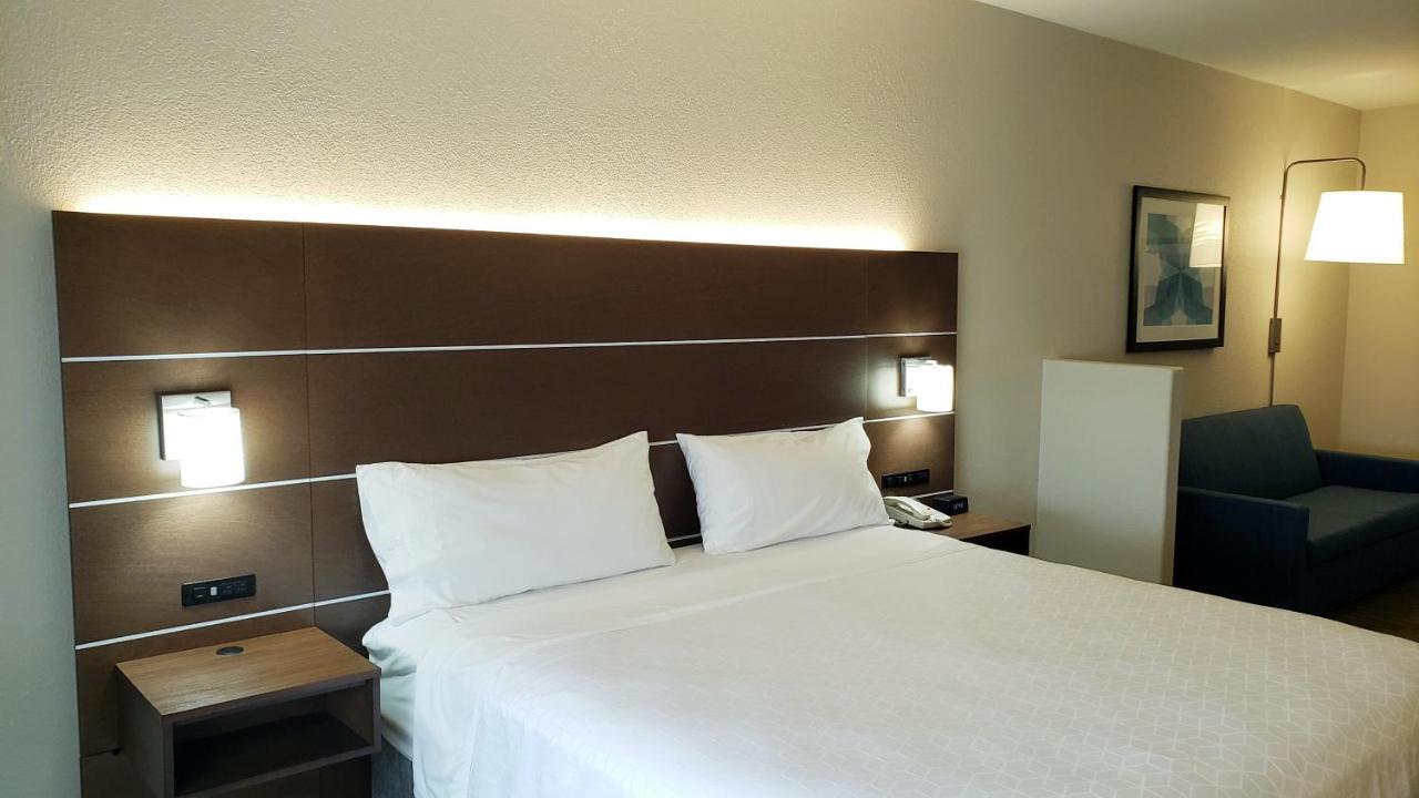 Holiday Inn Express Hotel And Suites Weslaco By Ihg Exterior foto