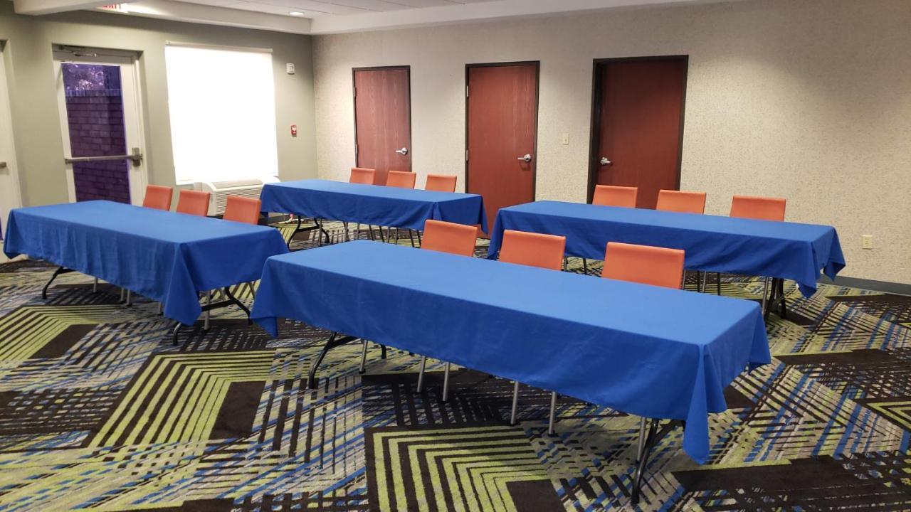 Holiday Inn Express Hotel And Suites Weslaco By Ihg Exterior foto