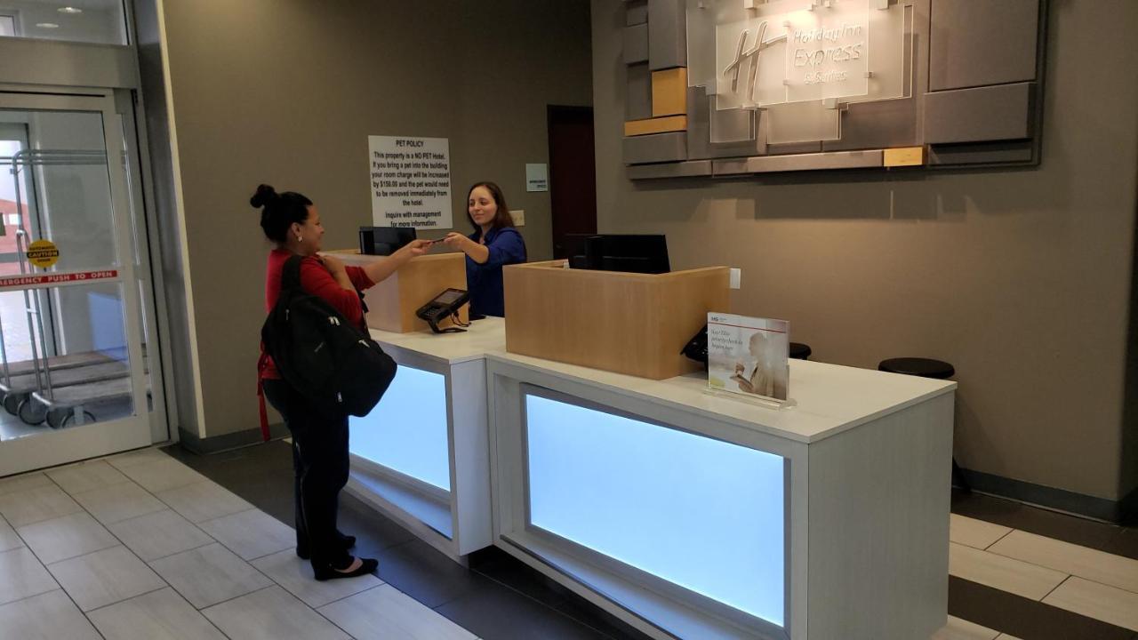 Holiday Inn Express Hotel And Suites Weslaco By Ihg Exterior foto
