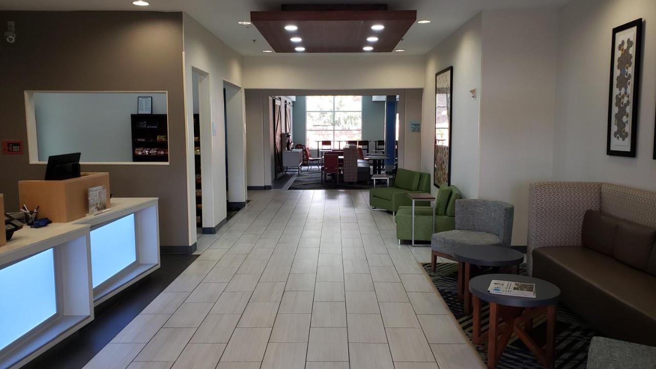 Holiday Inn Express Hotel And Suites Weslaco By Ihg Exterior foto