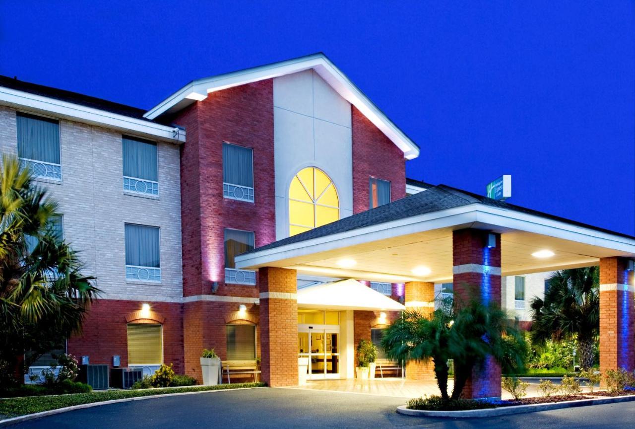 Holiday Inn Express Hotel And Suites Weslaco By Ihg Exterior foto